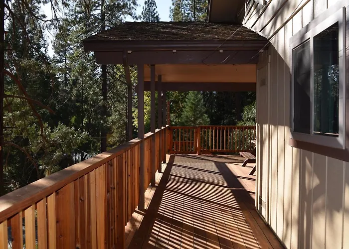 11B Sequoia House